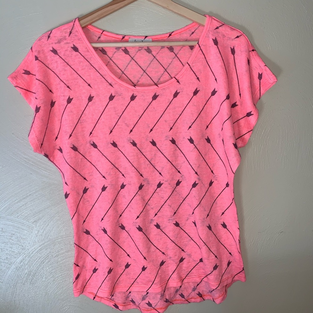 Pink Love J T-shirt with arrows